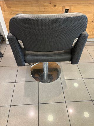 Sillón de peluquería negro