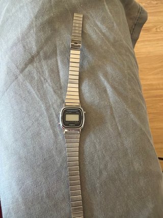 Reloj Casio Digital Plata y Negro
