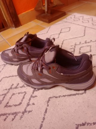 Zapatos de montaña Quechua Talla 42 waterproff