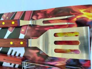 Set Accessori Barbecue Legno e Metallo