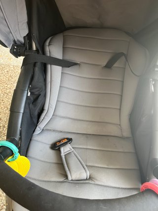 Carrito de bebé negro