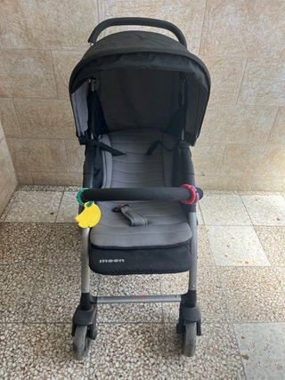 Carrito de bebé negro