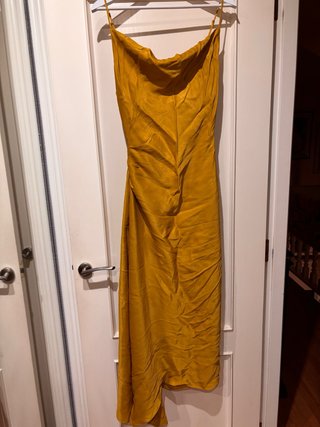 Vestido amarillo Zara de raso precioso