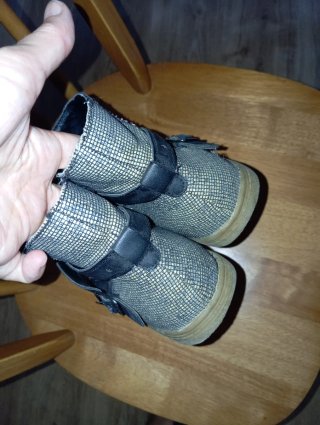 Botines negros con cremallera