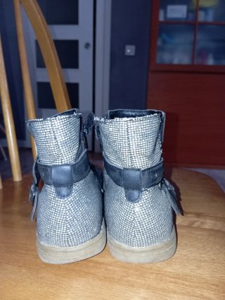 Botines negros con cremallera