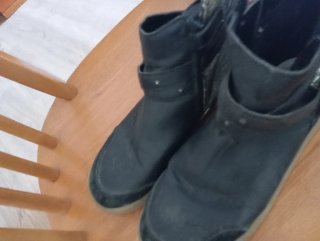 Botines negros con cremallera