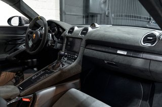 Porsche Cayman GT4 RS