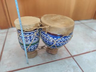 Bonghetto africano ceramica pelle