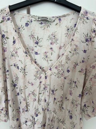 Blusa Stradivarius estampada escote en V talla M
