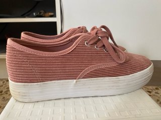 Zapatillas rosas de pana
