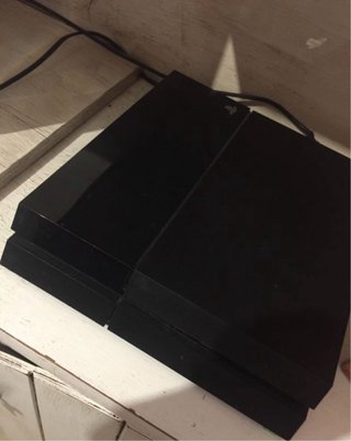 PS4 500GB Negra con mandos y juegos