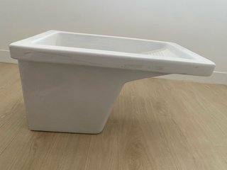 Pila de lavado blanca sin usar