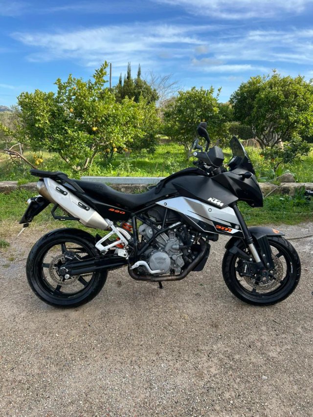 KTM 990 SMT Negra y Gris