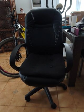 Silla de oficina negra