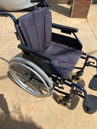 Silla de ruedas plegable, frenos y rueda grande