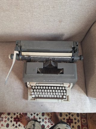 Máquina de escribir Olivetti Linea 98 vintage