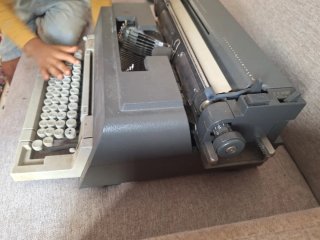 Máquina de escribir Olivetti Linea 98 vintage