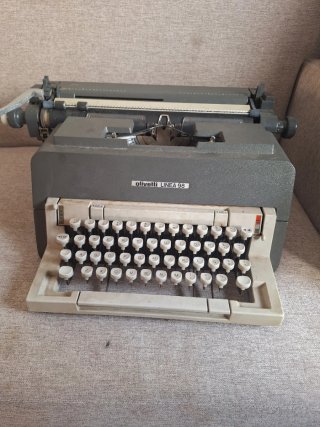 Máquina de escribir Olivetti Linea 98 vintage