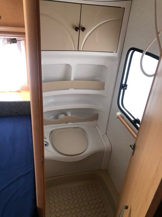 Caravana Hobby 500 KMFe De Luxe (1400Kg)