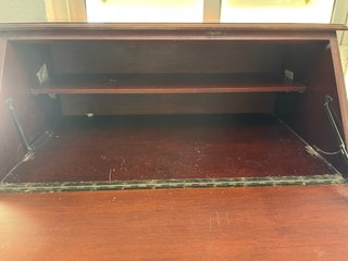 Escritorio antiguo de madera