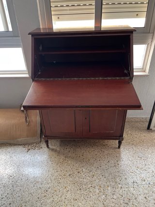 Escritorio antiguo de madera