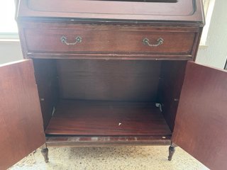 Escritorio antiguo de madera