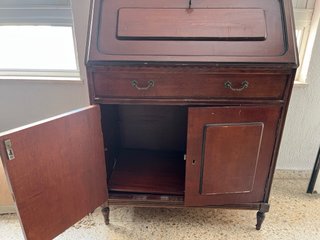 Escritorio antiguo de madera