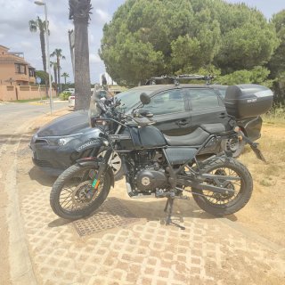 Royal Enfield Himalayan Negra