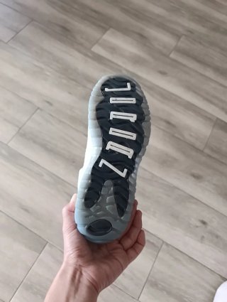 Zapatillas Jordan 11 Blancas y Azules talla 33.5