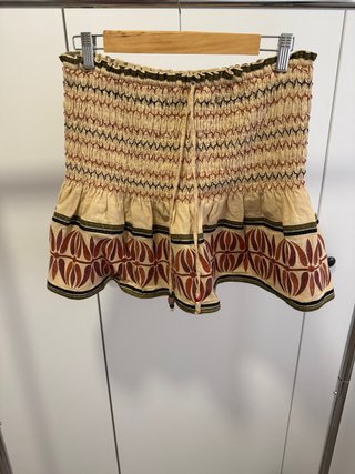 Falda Zara corta beige y roja Talla M