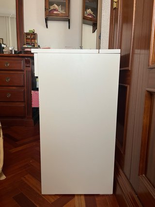 Tavolo da trucco bianco con cassetto e specchio