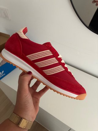 Zapatillas Adidas Rojas y Beige
