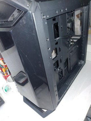 Torre Cooler Master Negra