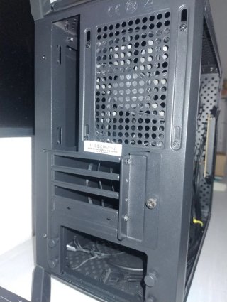 Torre Cooler Master Negra