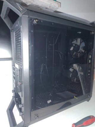 Torre Cooler Master Negra