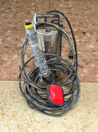 Bomba de agua Sterwins con flotador