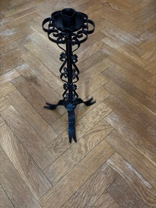 Candelabro de forja antiguo