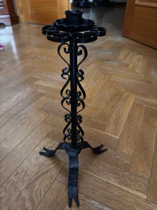 Candelabro de forja antiguo