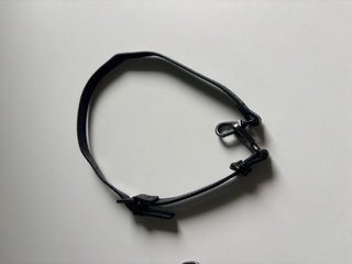 Bolso negro efecto piel serpiente
