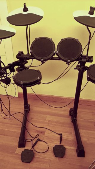 Batería Electrónica Alesis Debut Kit