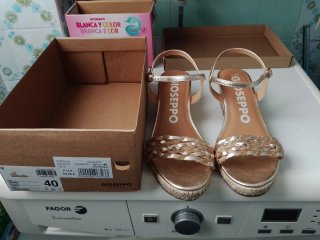 Sandalias Gioseppo doradas talla 40