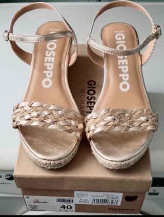 Sandalias Gioseppo doradas talla 40