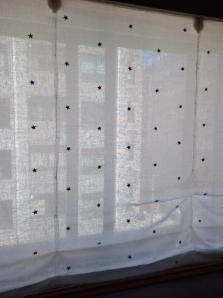 Mecanismo y store tela con estrellas multicolor