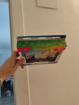 Caja Pokémon Primer Compañero Serie 3