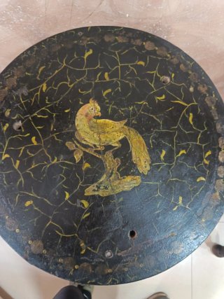 Mesa velador antigua pintada