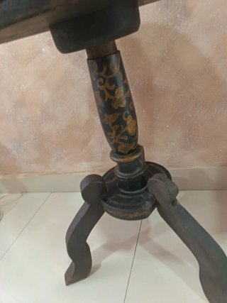Mesa velador antigua pintada
