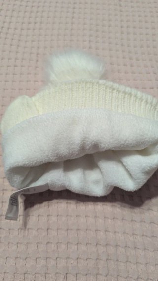 Gorros de lana forrados con pompón