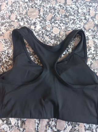 Top deportivo negro talla M, nuevo