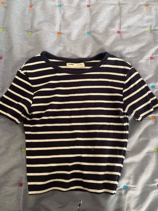 Camiseta de rayas azul y blanco