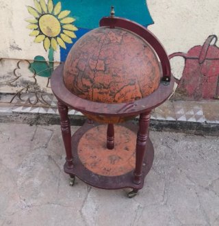 BOTELLERO GLOBO TERRÁQUEO